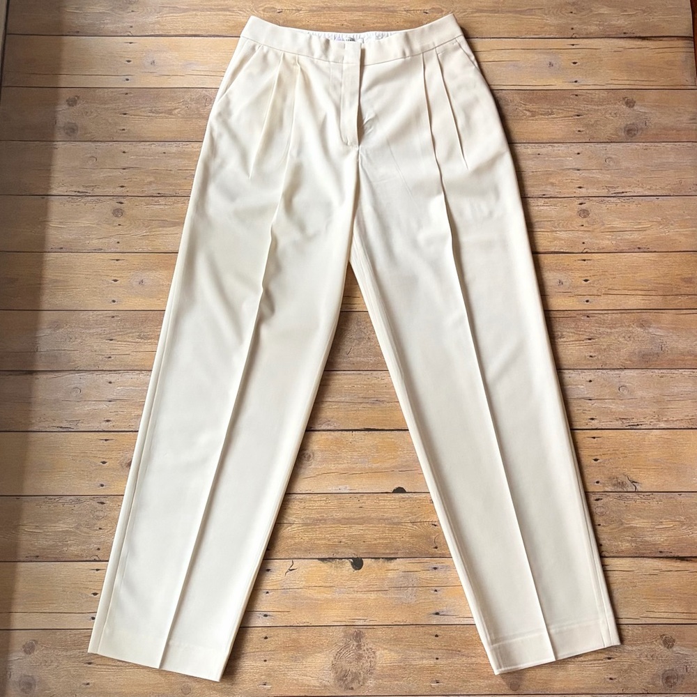 Like New-Peserico Cream Pleated Trousers-US Size-8